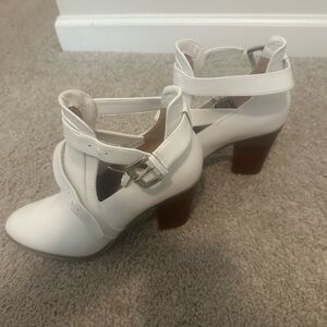 Michal Kors white booties